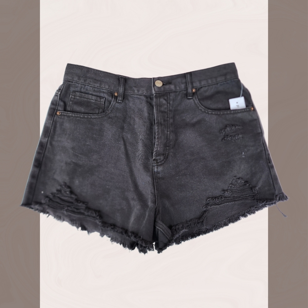 Vintage High-rise ripped black shorts